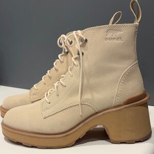 Sorel Women's Tan Lace-Up Boots